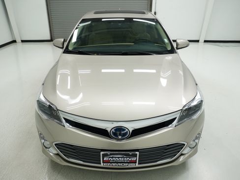 Used 2013 Toyota Avalon Limited w/ Technology Pkg FWD image 2