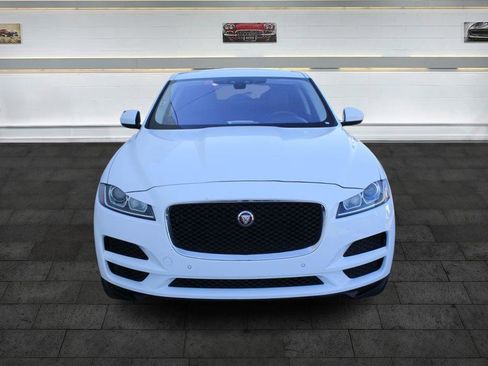 Used 2019 Jaguar F-PACE Premium image 3