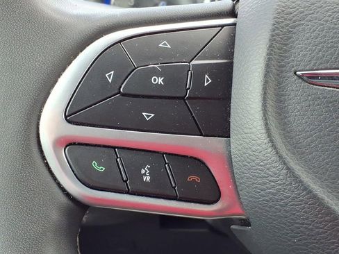 Used 2025 Chrysler Pacifica Select FWD image 32
