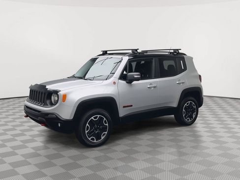 Used 2017 Jeep Renegade Trailhawk w/ Popular Equipment Group AWD/4WD image 33