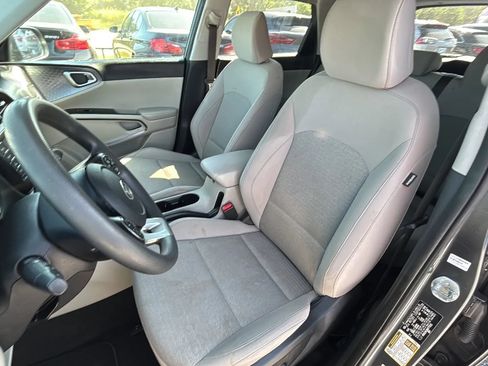 Used 2021 Kia Soul S FWD image 14