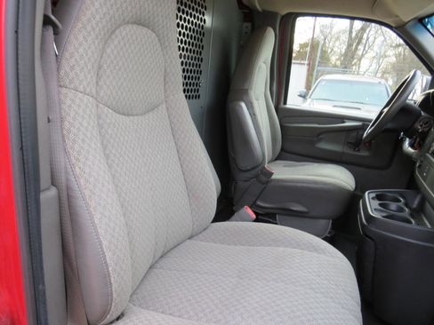 Used 2009 Chevrolet Express 2500 RWD image 22