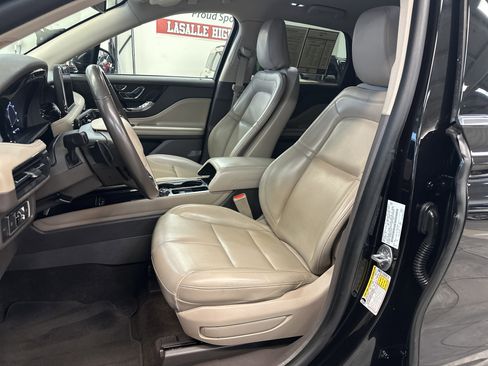 Used 2021 Lincoln Corsair AWD image 4