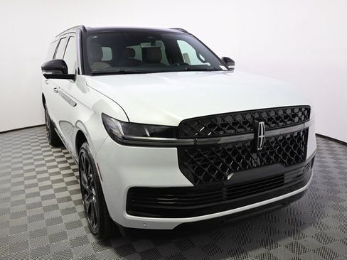 New 2026 Lincoln Navigator L Black Label AWD/4WD image 9