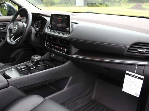 Used 2023 Nissan Rogue SV w/ SV Premium B Package FWD image 17