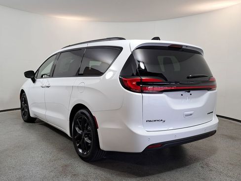 New 2026 Chrysler Pacifica Limited image 5