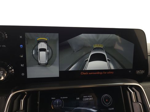 Used 2024 Lexus LX 600 4WD w/ Appearance Package image 30