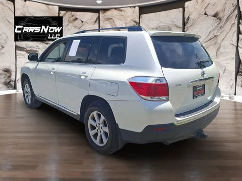 Used 2012 Toyota Highlander FWD w/ Tech Pkg image 4