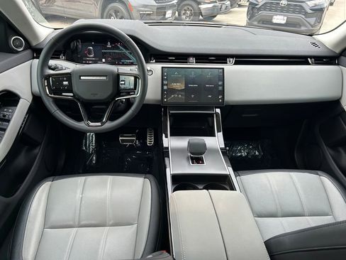 Used 2024 Land Rover Range Rover Evoque Dynamic SE image 17