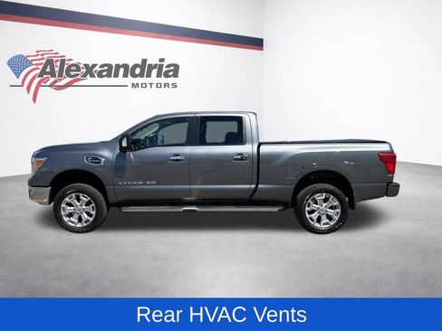 Used 2018 Nissan Titan SV w/ SV Convenience Package AWD/4WD image 9