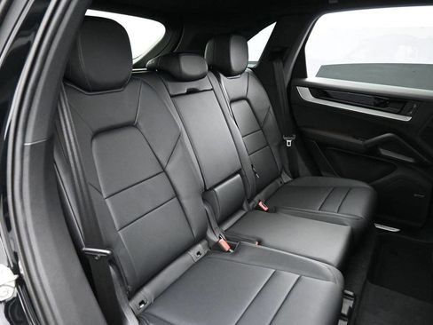 New 2026 Porsche Cayenne Base image 26