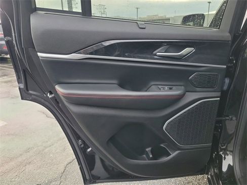 Certified 2022 Jeep Grand Cherokee Trailhawk w/ Luxury Tech Group III image 15