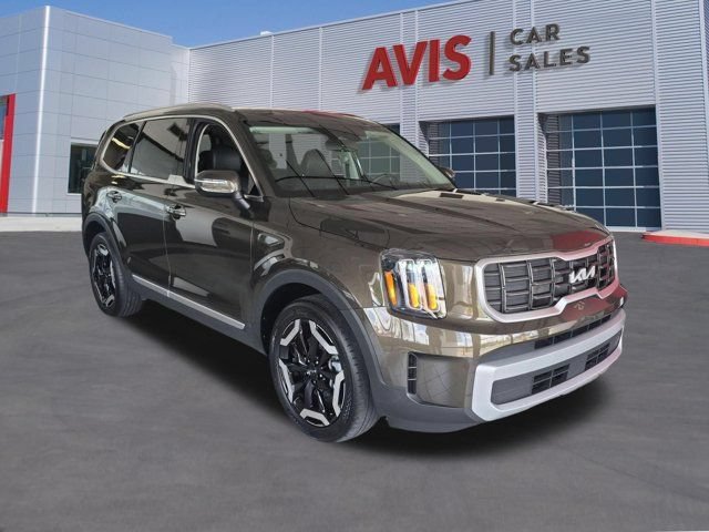 Used 2025 Kia Telluride S FWD image 3