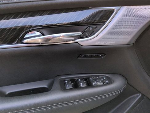 Used 2020 Cadillac XT6 Premium Luxury image 13