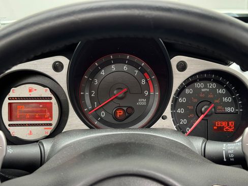 Used 2010 Nissan 370Z Touring RWD image 16