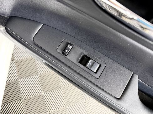 Used 2014 Lexus ES 300h w/ Luxury Package w/Bamboo Trim FWD image 39