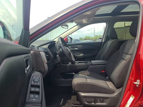 Used 2025 Nissan Rogue SV AWD/4WD image 12