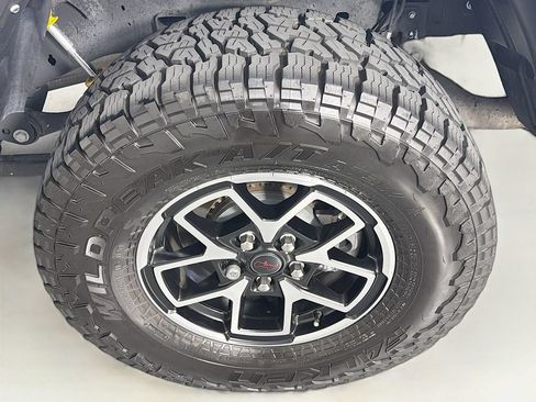 Used 2023 Jeep Gladiator Sport AWD/4WD image 32