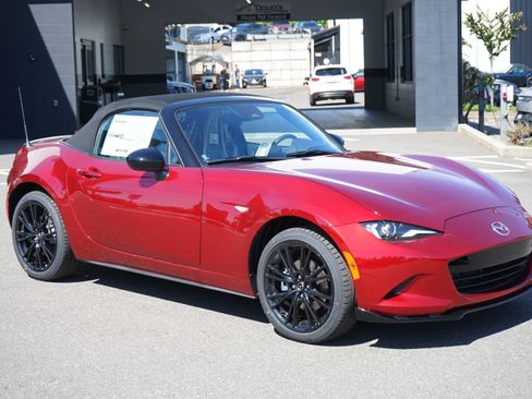 New 2026 MAZDA MX-5 Miata Club w/ Interior Package RWD image 2
