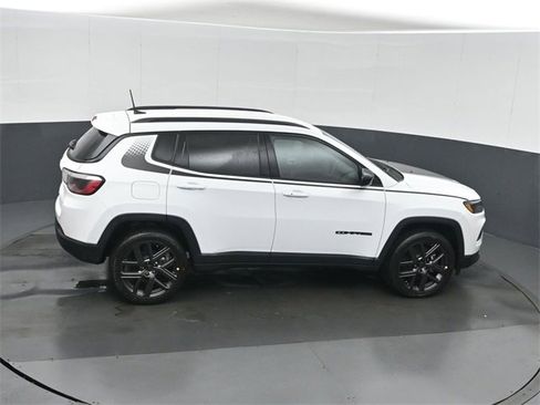 New 2026 Jeep Compass Latitude image 29