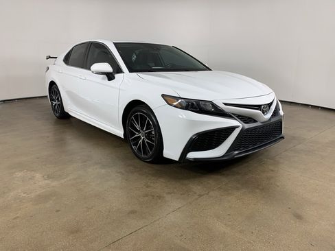 Used 2023 Toyota Camry SE image 5