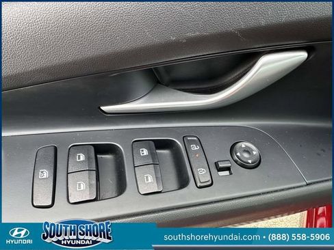 Certified 2025 Hyundai Elantra SE image 19