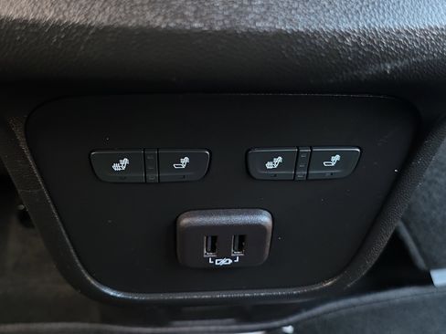 Used 2023 Chevrolet Equinox Premier image 32