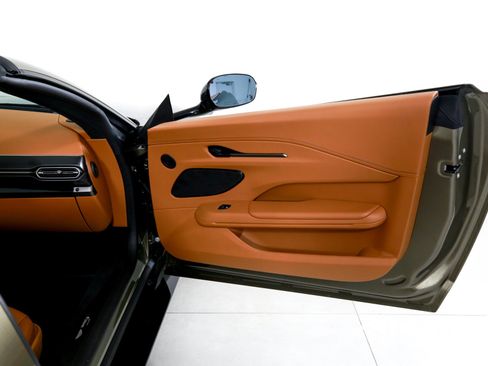 Used 2026 Aston Martin V8 Vantage S RWD image 19