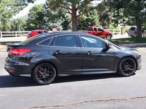 Used 2015 Ford Focus SE w/ SE Sport Package FWD image 4