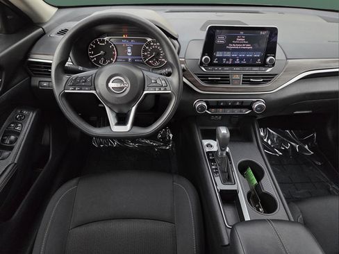 Used 2025 Nissan Altima 2.5 SV FWD image 24