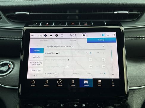 Used 2024 Jeep Grand Cherokee Limited w/ Luxury Tech Group II image 27