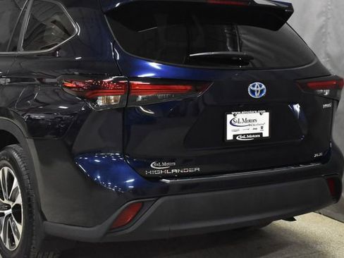 Used 2024 Toyota Highlander XLE image 9