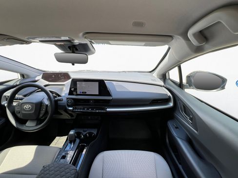 Used 2023 Toyota Prius FWD image 11