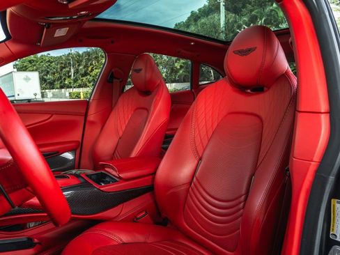 Used 2022 Aston Martin DBX image 13