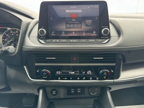 Used 2025 Nissan Rogue SV w/ SV Premium Package image 52