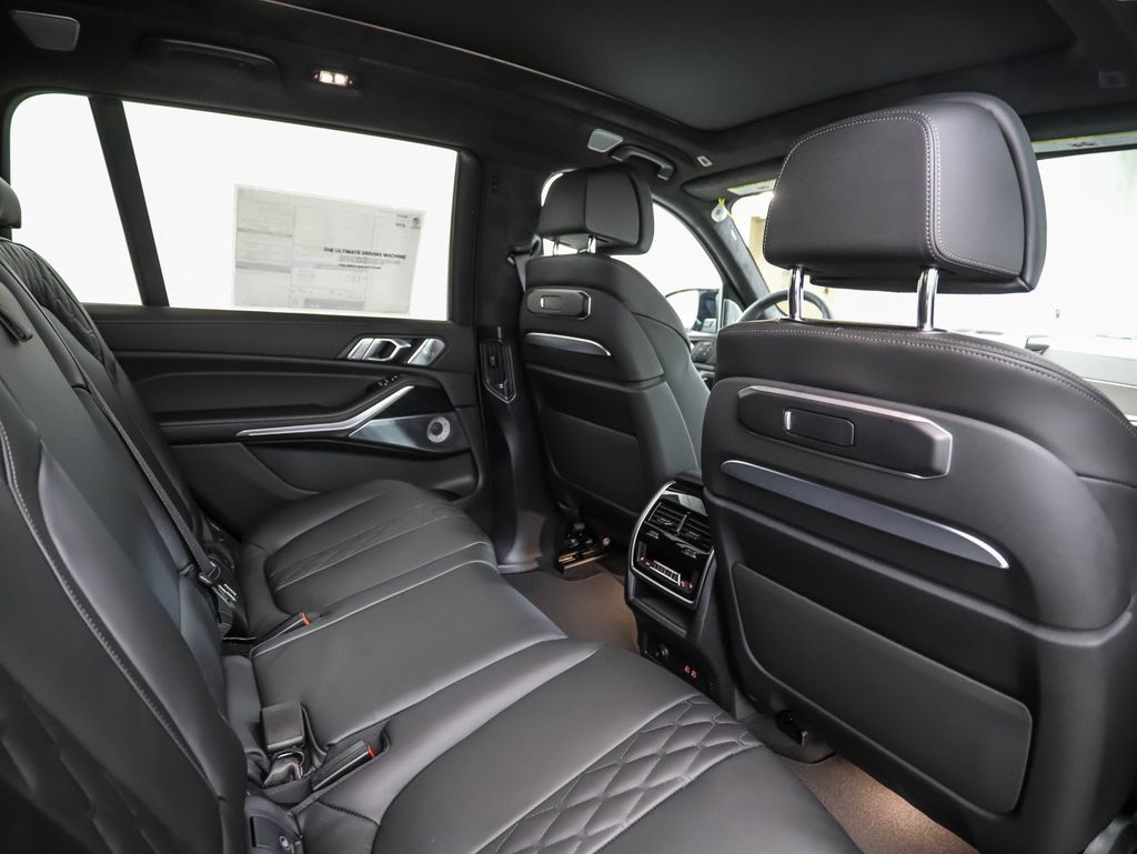 Used 2026 BMW X7 M60i AWD/4WD image 32