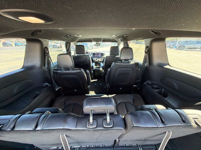 Used 2025 Chrysler Pacifica Select FWD image 12