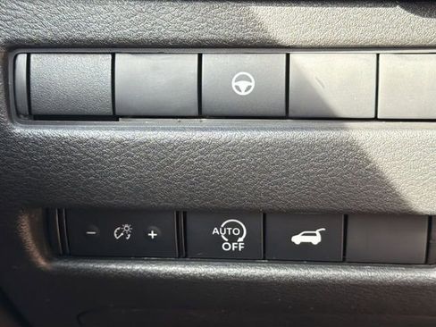 Used 2025 Nissan Rogue SV image 19