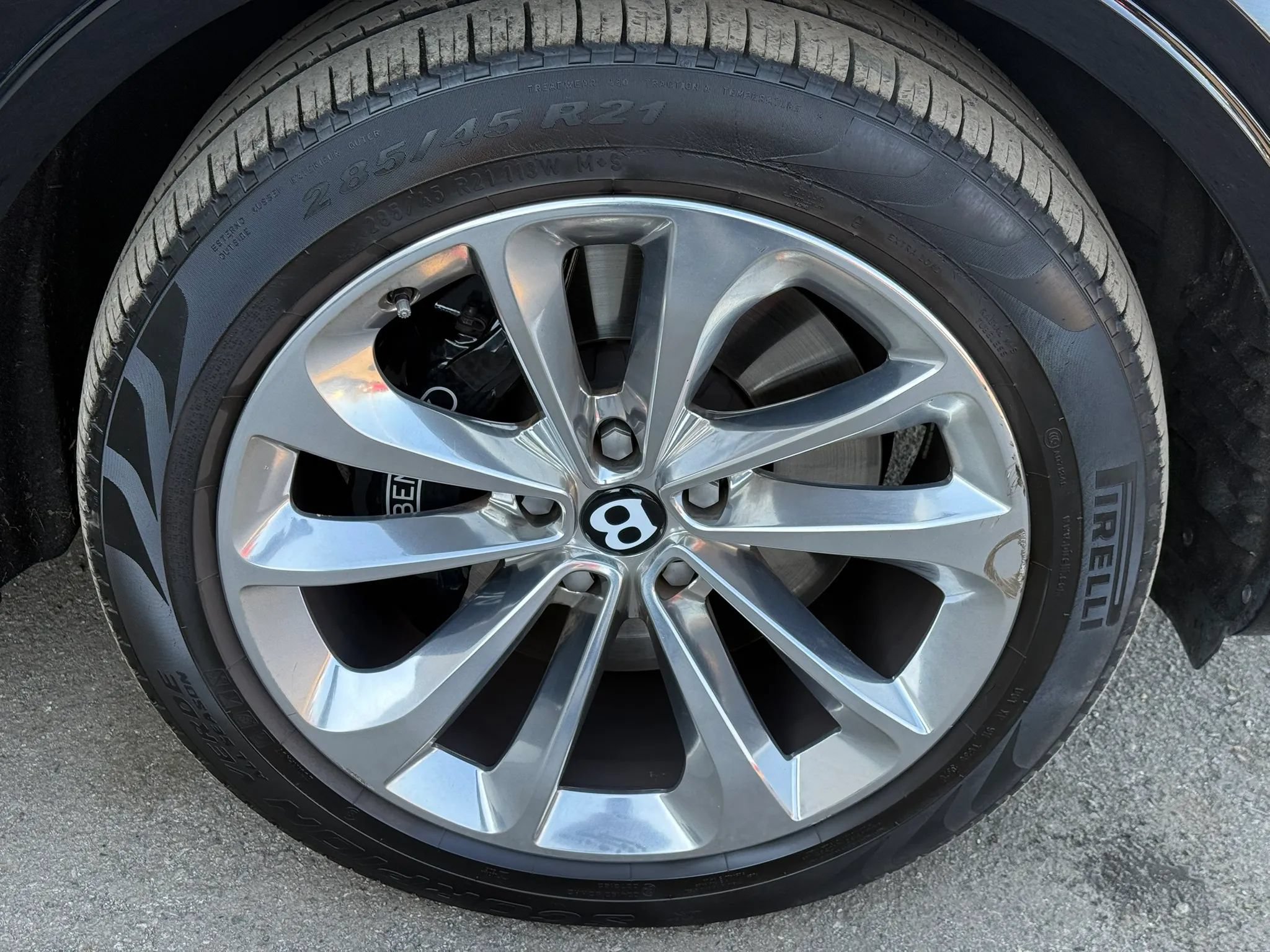 Used 2019 Bentley Bentayga AWD/4WD image 50