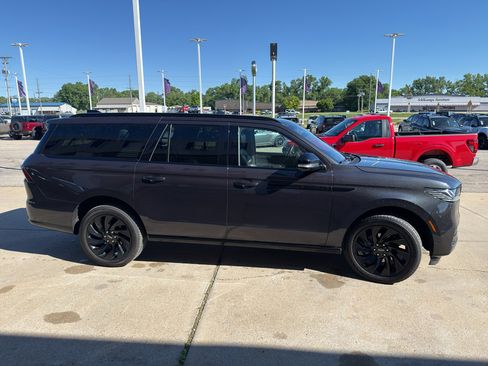 Used 2025 Lincoln Navigator L Reserve w/ Jet Appearance Package AWD/4WD image 5