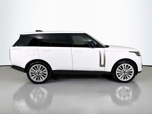 Used 2025 Land Rover Range Rover SE AWD/4WD image 8