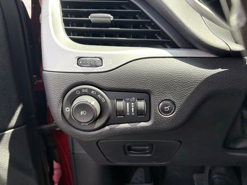 Used 2017 Jeep Cherokee Overland w/ Technology Group AWD/4WD image 11