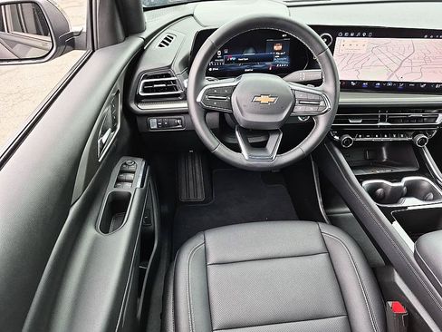 Certified 2026 Chevrolet Traverse LT FWD image 30