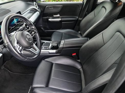 Used 2022 Mercedes-Benz GLB 250 w/ Premium Package Lite image 17