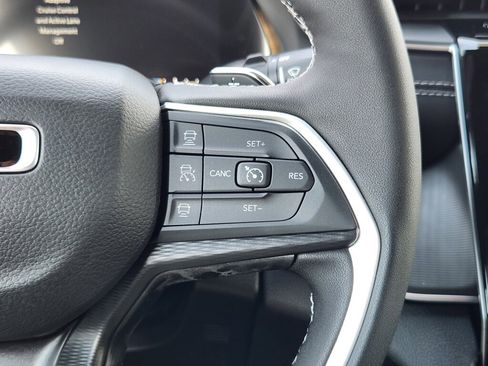 New 2025 Jeep Grand Cherokee L Altitude image 18