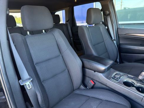 Used 2019 Jeep Grand Cherokee Laredo AWD/4WD image 26