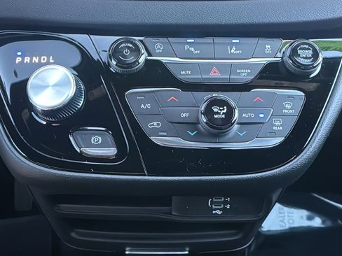 New 2026 Chrysler Voyager LX image 25