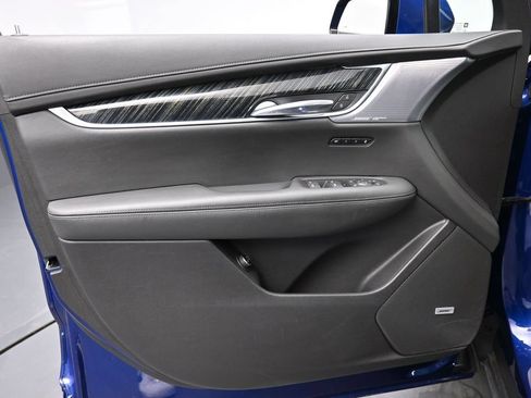 Used 2023 Cadillac XT6 Premium Luxury AWD/4WD image 23