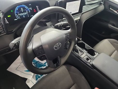 Used 2025 Toyota Camry LE FWD image 4
