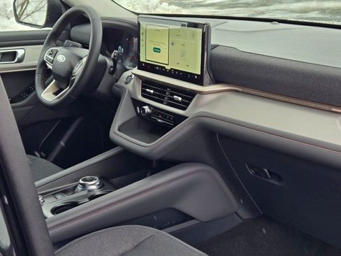 New 2026 Ford Explorer Active image 7